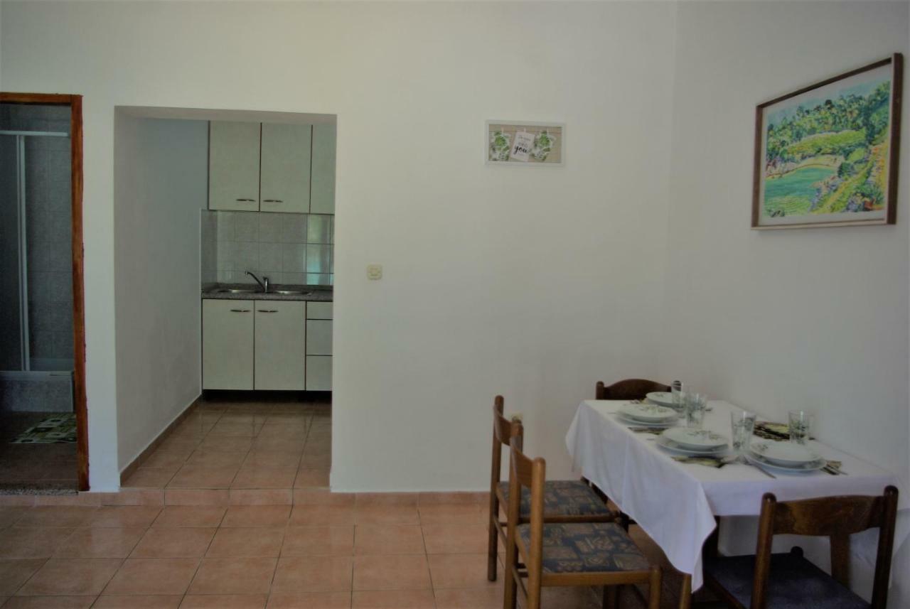 Romantic Apartment In Nature Borovici Bagian luar foto
