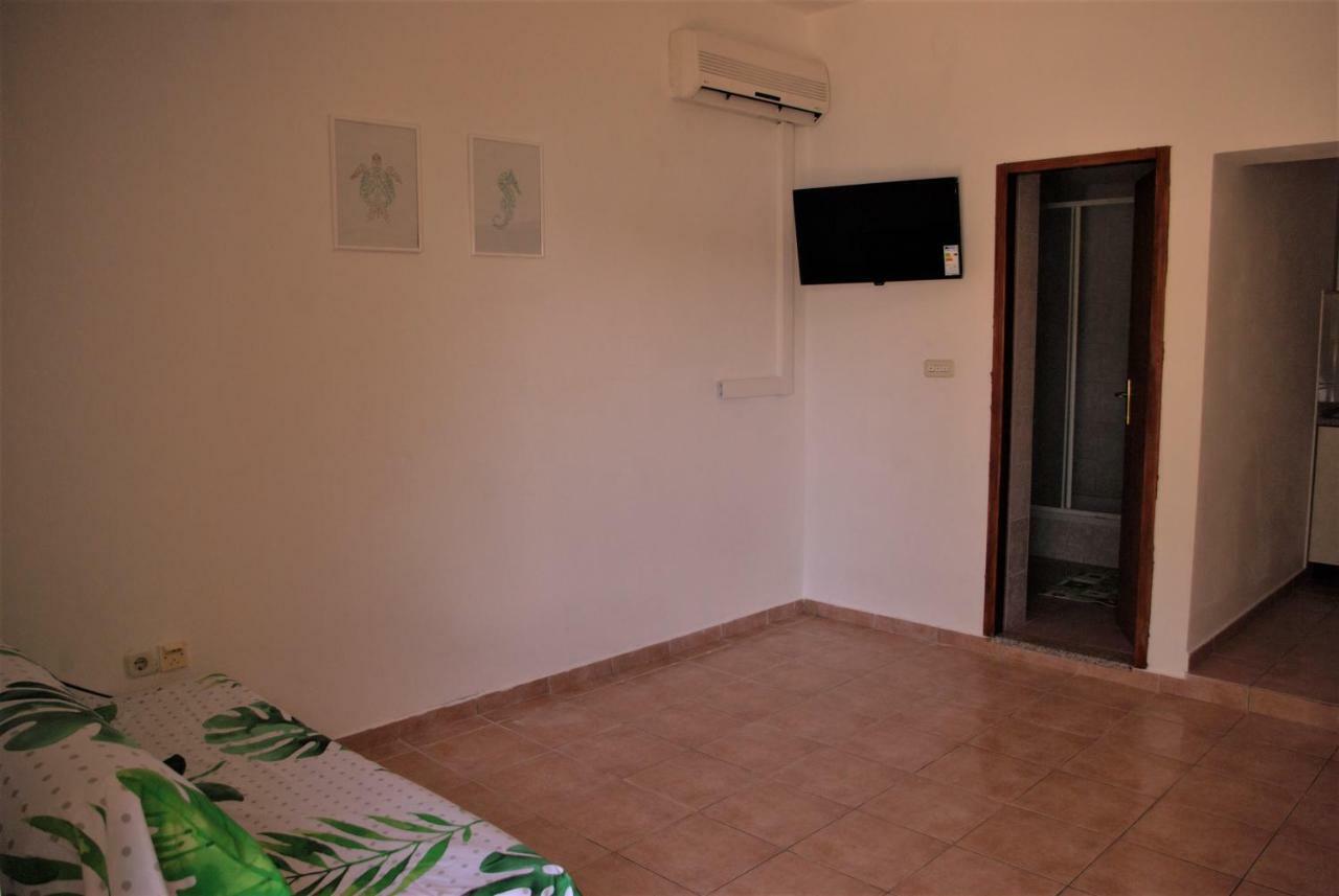 Romantic Apartment In Nature Borovici Bagian luar foto